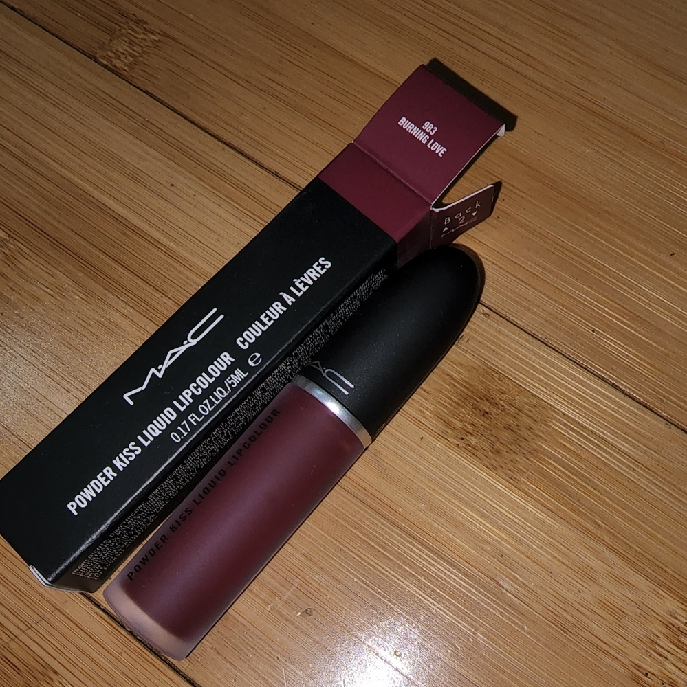 MAC COSMETICS Powder Kiss Lipcolor